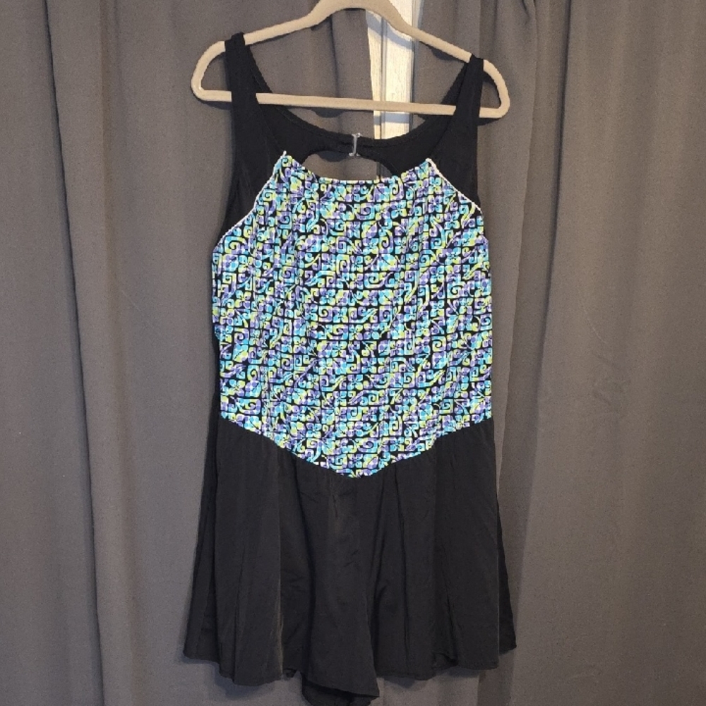 Women's Swimsuit One Piece Shorts Style With Lining Black W/Colorful Top 32W GUC